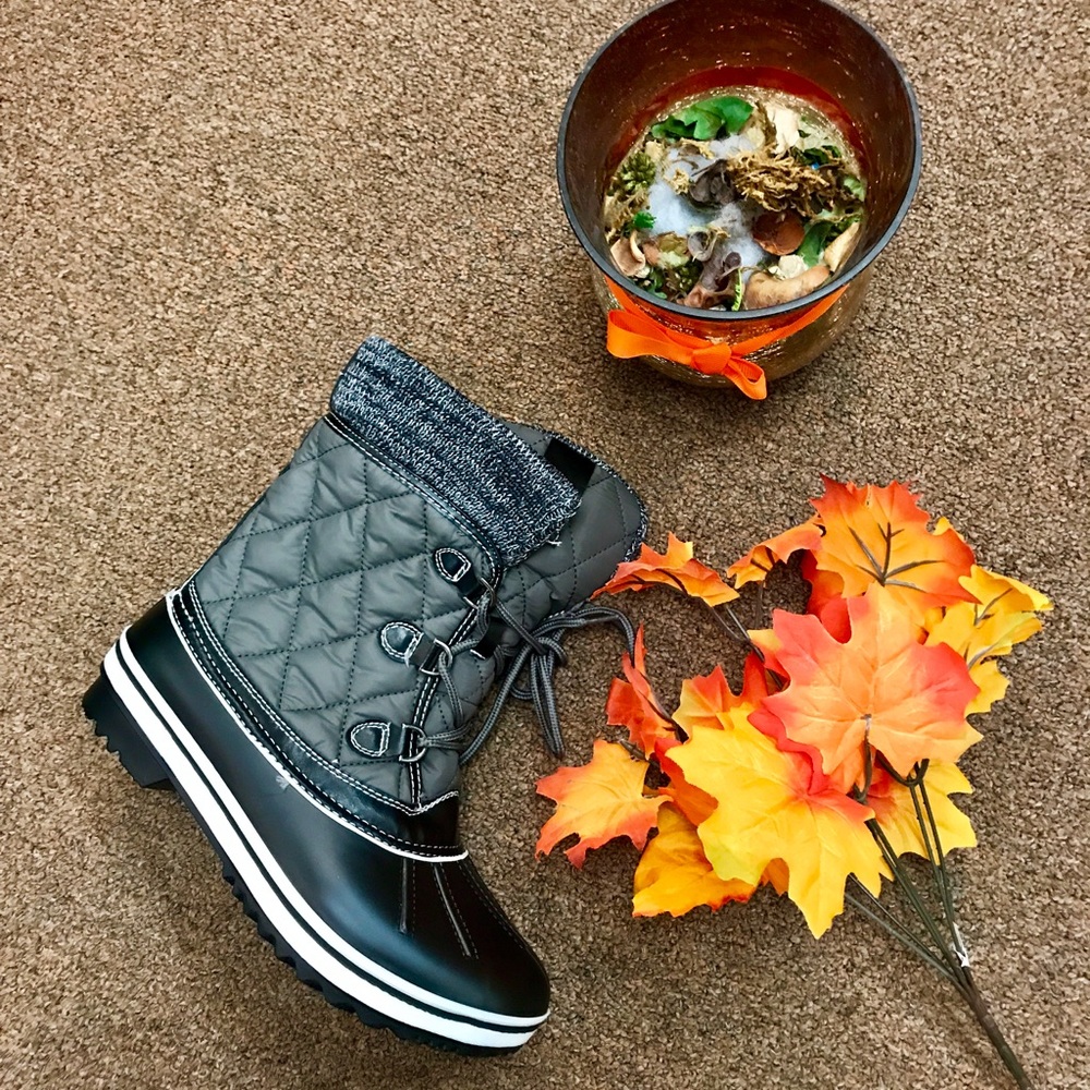 Grey Ankle snow boot